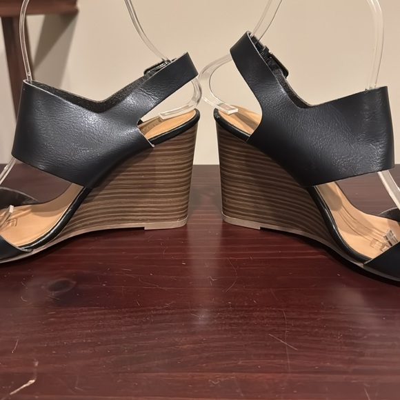 Old Navy black wide strap high wedge heel sandals, size 7 - Picture 4 of 12